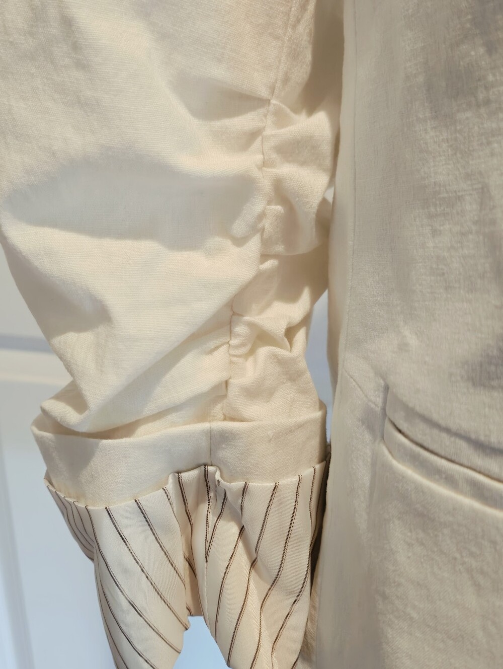 CENTRAL PARK WEST NEW YORK  NWT Blazer White Scrunched Sleeves Sz Sm - Picture 4 of 11